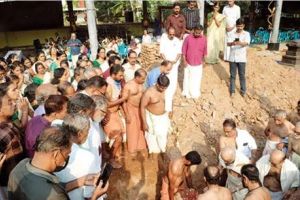 അനന്തപുരം മഹാവിഷ്ണുക്ഷേത്രത്തിൽ ചുറ്റമ്പല നിർമ്മാണത്തിന് ശിലയിട്ടു