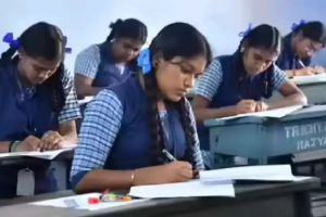 പരീക്ഷാ ചൂടിലേക്ക് കേരളം; സംസ്ഥാനത്ത് എസ്എസ്എൽസി, ഹയർ സെക്കൻഡറി പരീക്ഷകൾക്ക് ഇന്ന് തുടക്കം