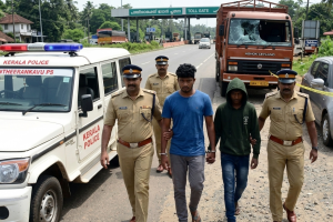 കോഴിക്കോട് ദേശീയപാതയിൽ വാഹനങ്ങൾക്കു നേരെ കല്ലേറ്: യുവാവും കൗമാരക്കാരനും പിടിയിൽ