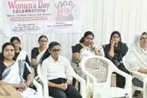 'കുടുംബം, ജോലി, സൗഹൃദം എന്നിവ ഒന്നിച്ചുകൊണ്ടുപോകാൻ സ്ത്രീകൾക്കാവണം'