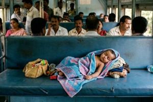 കോഴിക്കോട് ട്രെയിനിൽ ആറുമാസം പ്രായമുള്ള കുഞ്ഞിനെ ഉപേക്ഷിച്ച് അമ്മ കടന്നുകളഞ്ഞു