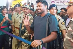 വിജയത്തിലും നാടിൻ്റെ സ്നേഹം: ആവേശം പകർന്ന് സഞ്ജുവെത്തി