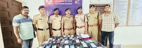 തീവണ്ടിയിൽനിന്ന് 201 മൊബൈൽഫോണുകൾ പിടിച്ചു