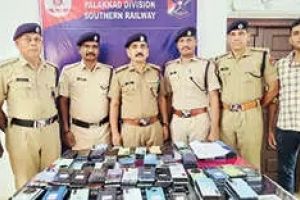 തീവണ്ടിയിൽനിന്ന് 201 മൊബൈൽഫോണുകൾ പിടിച്ചു