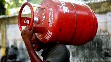 ​പാചകവാതക വിതരണത്തിൽ നിയന്ത്രണം; കോഴിക്കോട്ടെ ഹോട്ടലുകൾ അടച്ചുപൂട്ടൽ ഭീഷണിയിൽ