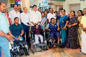 ഭിന്നശേഷി വിദ്യാർഥികൾക്ക് ഇലക്ട്രോണിക് വീൽചെയർ നൽകി