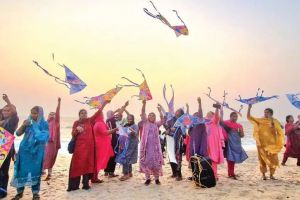 വാനിൽ വർണപ്പട്ടങ്ങൾ; തീരദേശത്ത് ആവേശത്തിര