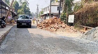 കോട്ടായിത്താഴം-പൂവാട്ടുപറമ്പ് റോഡ് നവീകരണം ഇഴയുന്നു; അഞ്ചുമാസമായി യാത്രാദുരിതം