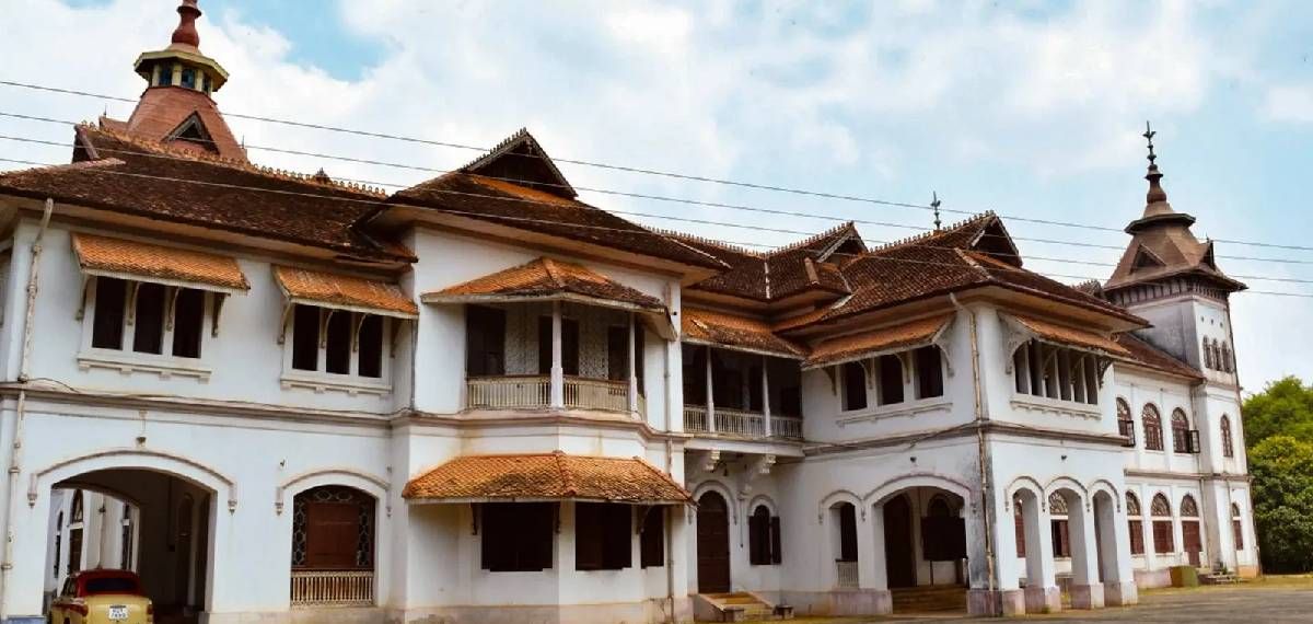 കവടിയാർ കൊട്ടാരത്തിൽ വൻ കവർച്ച; രണ്ട് കോടിയുടെ സ്വർണാഭരണങ്ങൾ മോഷണം പോയി