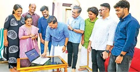 കിള്ളിമംഗലം പുൽപ്പായയ്ക്ക് ഇ-കോമേഴ്‌സ് വെബ്സൈറ്റ് ഒരുക്കി വിദ്യാർഥികൾ