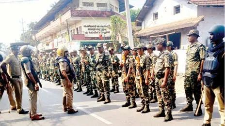 നിയമസഭാ തിരഞ്ഞെടുപ്പ്: കോഴിക്കോട് നഗരത്തിൽ പോലീസിന്റെയും കേന്ദ്രസേനയുടെയും റൂട്ട് മാർച്ച്