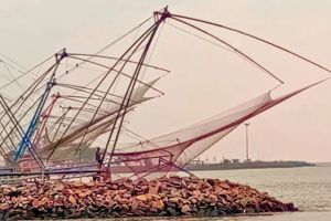 മത്സ്യങ്ങൾ കുറഞ്ഞു കാഴ്‌ചവസ്‌തുവായി ചീനവലകൾ...