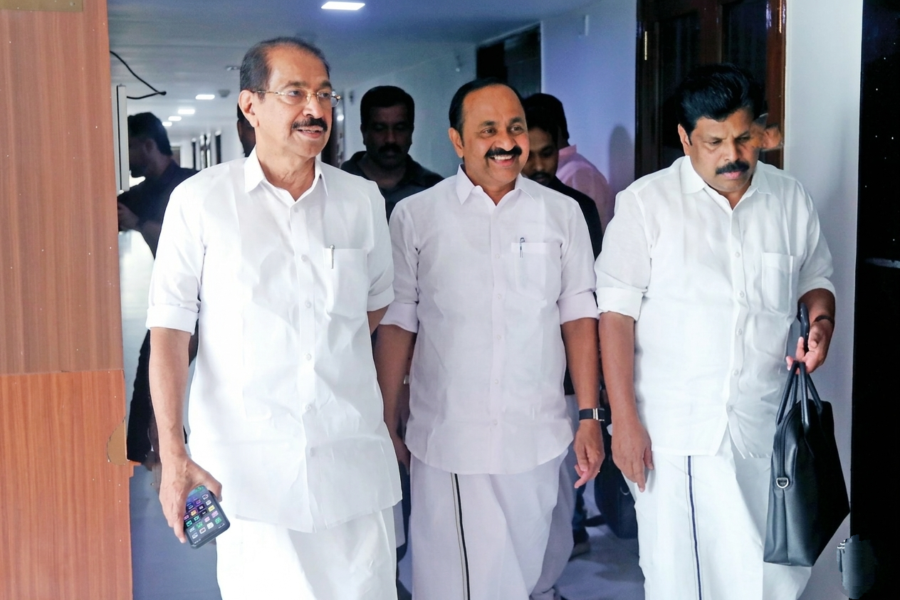 കോൺഗ്രസിന്റെ ആദ്യ പട്ടികയായി; വട്ടിയൂർക്കാവിൽ മുരളീധരൻ, പാലക്കാട് രമേശ് പിഷാരടി; എം.പിമാർക്ക് സീറ്റില്ല