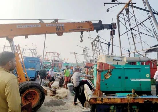 പുറങ്കടലിൽ മുങ്ങിയ മണ്ണുമാന്തിക്കപ്പൽ വീണ്ടെടുക്കാൻ മുംബൈ കമ്പനി