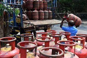 പാചകവാതക പ്രതിസന്ധി: കോഴിക്കോട് നഗരത്തിൽ മെസുകളും കാന്റീനുകളും അടയുന്നു; കോളേജ് ക്ലാസുകൾ ഓൺലൈനായി