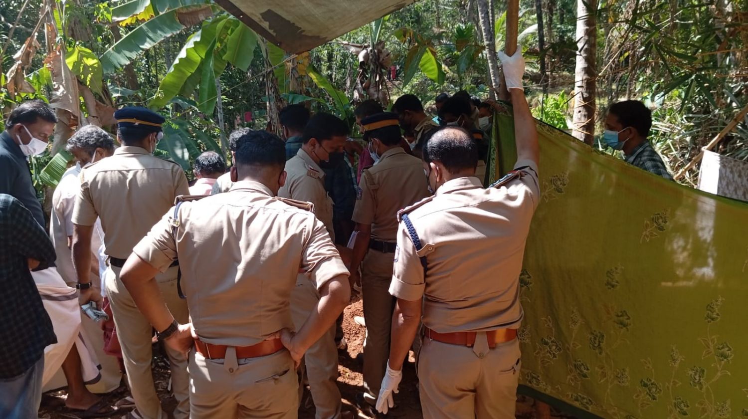 അരൂരിലെ വയോധികയുടെ മരണം: മൃതദേഹം പുറത്തെടുത്ത് പോസ്റ്റ്മോർട്ടം നടത്തി