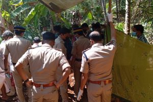 അരൂരിലെ വയോധികയുടെ മരണം: മൃതദേഹം പുറത്തെടുത്ത് പോസ്റ്റ്മോർട്ടം നടത്തി