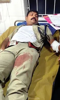 അക്രമാസക്തനായ യുവാവിനെ പിടികൂടാൻ ശ്രമം: സി.ഐ.ക്ക് കുത്തേറ്റു