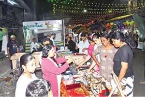 ജനം ഒഴുകിയെത്തി, പെരുന്നാൾ തിരക്കിലമർന്ന് കൊച്ചിയുടെ 'അമ്മായിമുക്ക്'