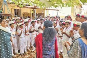 പറവകൾക്കായി കുടിവെള്ളം ഒരുക്കി റെഡ്ക്രോസ് കേഡറ്റുകൾ