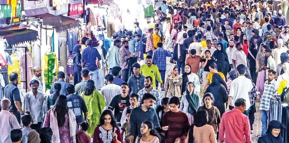 പെരുന്നാൾ തിരക്കിൽ അലിഞ്ഞ് കോഴിക്കോട് നഗരം