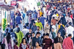 പെരുന്നാൾ തിരക്കിൽ അലിഞ്ഞ് കോഴിക്കോട് നഗരം