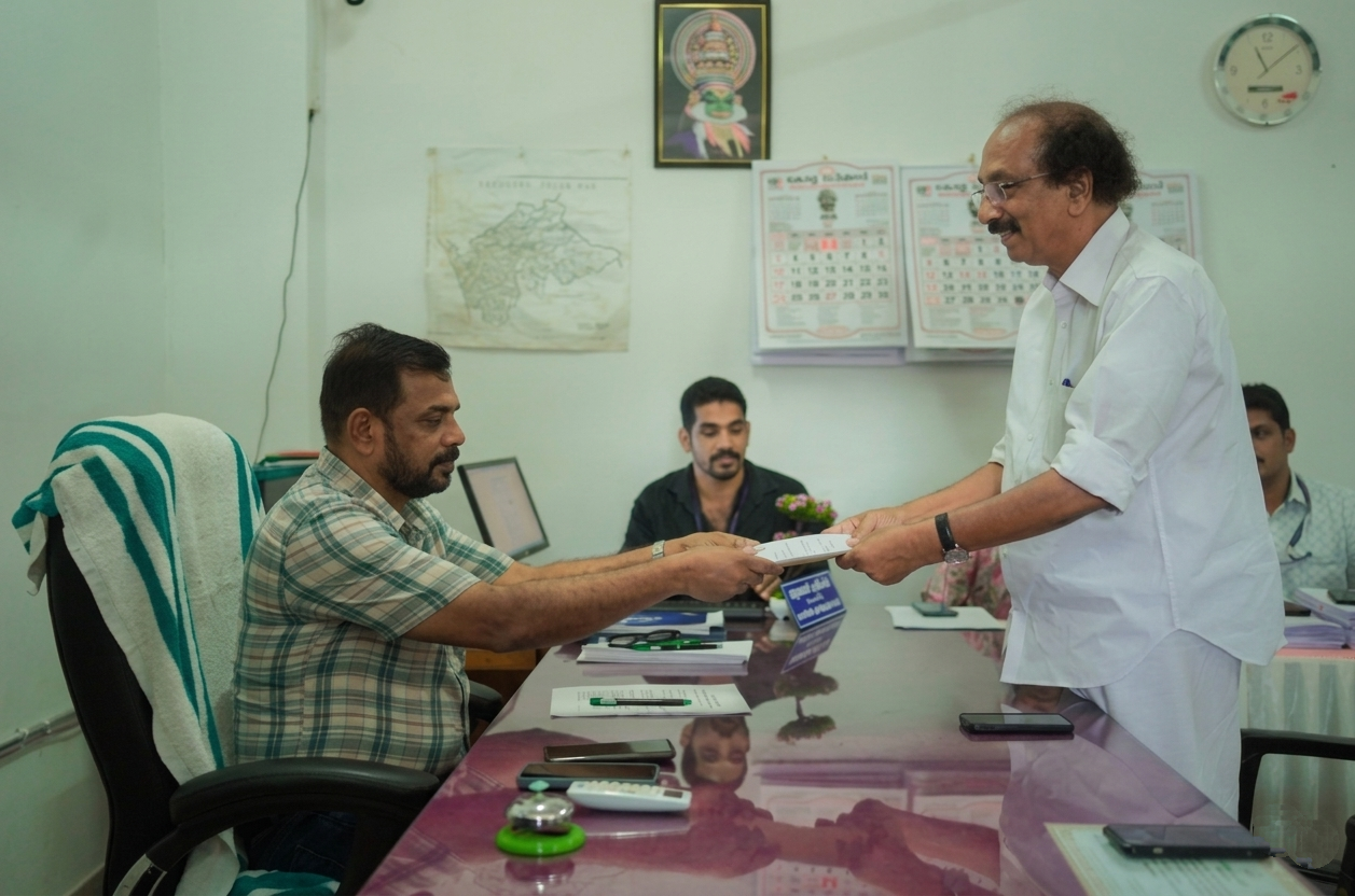കുറ്റ്യാടിയിൽ എൽ.ഡി.എഫ് സ്ഥാനാർത്ഥി കെ.പി. കുഞ്ഞമ്മദ് കുട്ടി മാസ്റ്റർ നാമനിർദ്ദേശ പത്രിക സമർപ്പിച്ചു