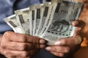 വിഷുക്കൈനീട്ടമായി ക്ഷേമ പെൻഷൻ നേരത്തെ; വിതരണം ഈ മാസം 25 മുതൽ