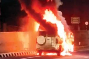 ഓടിക്കൊണ്ടിരിക്കെ വാനിന് തീപിടിച്ചു