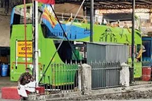 കോഴിക്കോട് ഇലക്ട്രിക് ഡബിൾ ഡക്കർ: കേബിൾ കുരുക്കിൽ കുരുങ്ങി സർവീസ് പ്രതിസന്ധിയിൽ