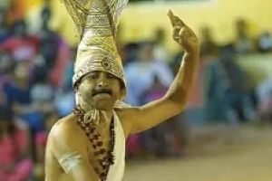 അച്ഛന്റെ ചുവടുകൾ പിൻതുടർന്ന മകന് ഫോ‌ക്ലോർ പുരസ്ക‌ാരം