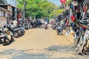 കോഴിക്കോട് നഗരത്തിൽ നടപ്പാതകളിലെ കൈയേറ്റം ഒഴിപ്പിച്ചു തുടങ്ങി; നിയമലംഘകർക്ക് പിഴ