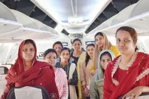 ആദ്യ വിമാനയാത്രനടത്തി സൂചിപ്പാറ കേന്ദ്രത്തിലെ ജീവനക്കാരികൾ