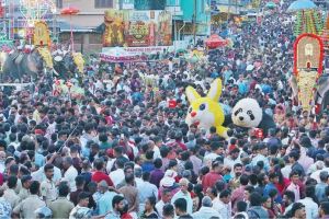 വർണശോഭ ചാർത്തി മുണ്ടൂർ കുമ്മാട്ടി