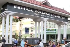 ഓലപ്പടക്കം പൊട്ടി വിദ്യാർഥിക്ക് ഗുരുതര പരിക്ക്; വടകര സ്വദേശിയെ മെഡിക്കൽ കോളേജിൽ പ്രവേശിപ്പിച്ചു