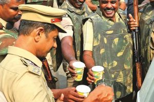 പൊള്ളുന്ന വെയിലല്ലേ, മെയ്യൊന്ന് കരുതണ്ടേ