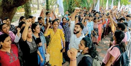 ശമ്പളവർധന ആവശ്യപ്പെട്ട് നഴ്‌സുമാരുടെ സമരം ശക്തമാകുന്നു; സ്വകാര്യ ആശുപത്രികളിൽ സേവനം തടസ്സപ്പെട്ടു