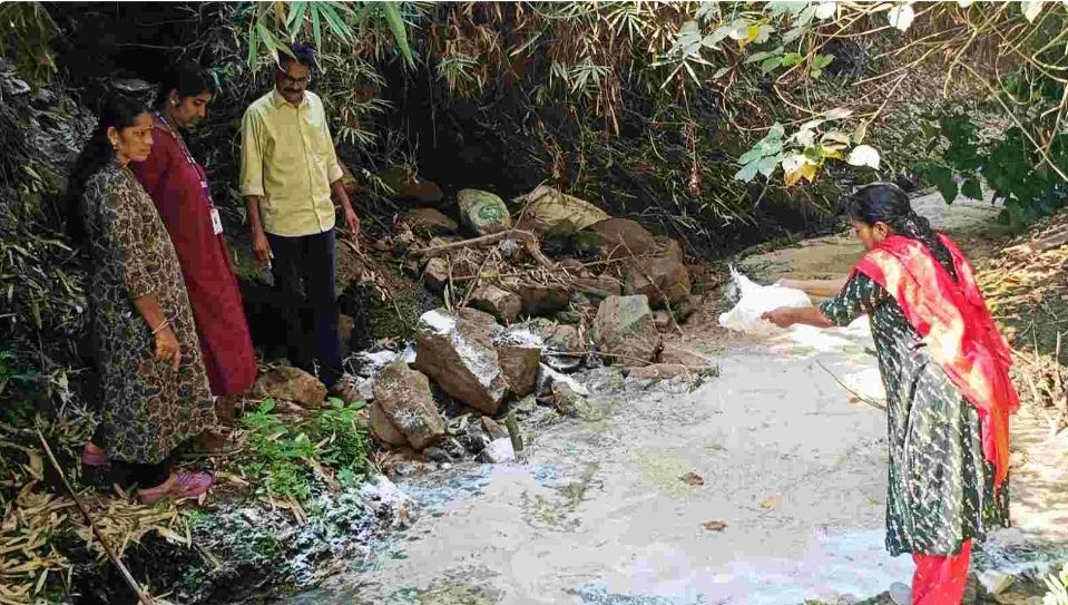 തോട്ടിൽ കക്കൂസ് മാലിന്യം തള്ളി; കുടിവെള്ള പദ്ധതികൾ ഭീഷണിയിൽ, കർശന നടപടിയുമായി ആരോഗ്യവകുപ്പ്