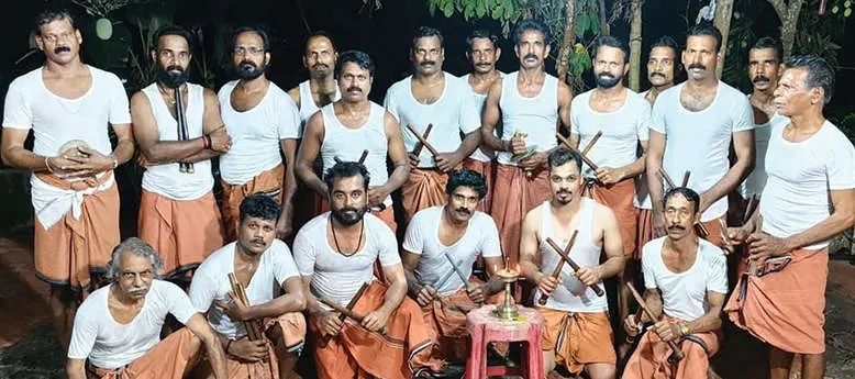 അന്യംനിൽക്കുന്ന 'ഒറ്റയും ചുഴിച്ചിലും' കോൽക്കളിക്ക് പുനർജന്മം നൽകി കുറ്റ്യാടിക്കാർ