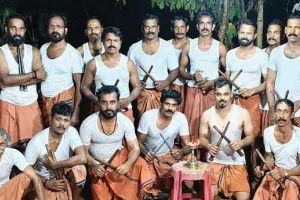 അന്യംനിൽക്കുന്ന 'ഒറ്റയും ചുഴിച്ചിലും' കോൽക്കളിക്ക് പുനർജന്മം നൽകി കുറ്റ്യാടിക്കാർ