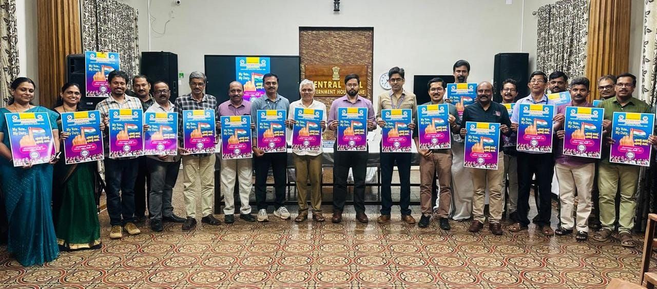 മാഹിയിൽ വോട്ടർ ബോധവൽക്കരണ പരിപാടിയുടെ ഭാഗമായി പോസ്റ്റർ പ്രകാശനം ചെയ്തു