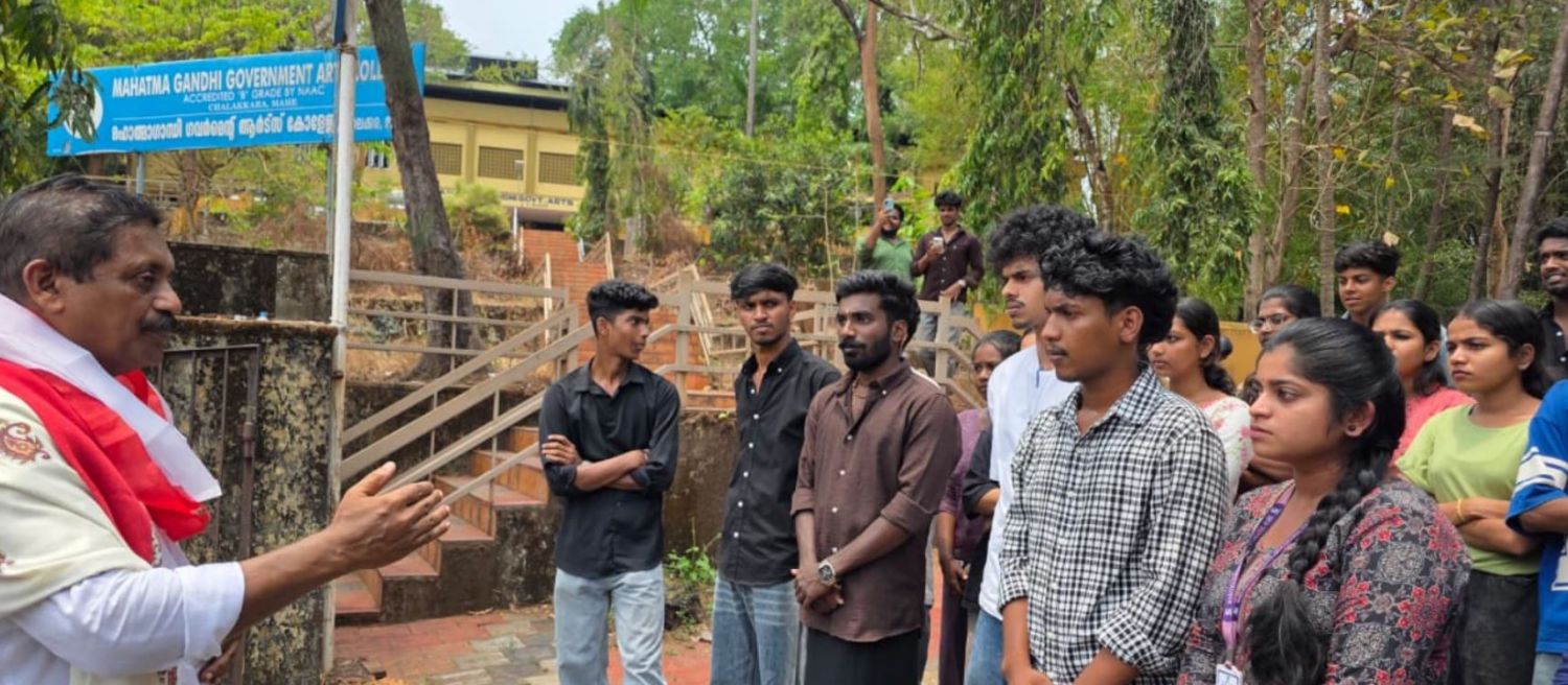മാഹി കോളജ് വിദ്യാർത്ഥികളുമായി അഡ്വ: അശോക് കുമാർ സംവദിച്ചു