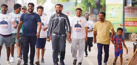 കോഴിക്കോട് സൗത്ത് മണ്ഡലത്തിൽ വേറിട്ട പ്രചാരണവുമായി എൻ.ഡി.എ; സ്ഥാനാർഥിക്കൊപ്പം പ്രഭാതനടത്തം