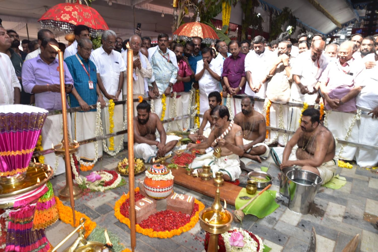ഭക്തിസാന്ദ്രമായി കരിക്കകം; പതിനായിരങ്ങൾ പൊങ്കാല അർപ്പിച്ചു