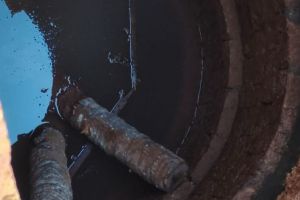 സ്ഥാനാർത്ഥിയുടെ വീട്ടുകിണറ്റിൽ മരങ്ങളും മറ്റും കൊണ്ടിട്ടു.