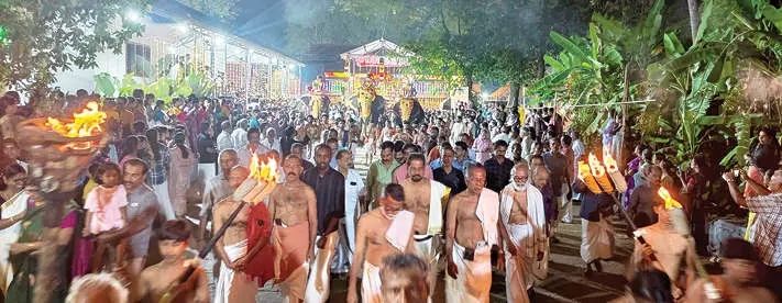 ഭക്തിനിർഭരമായി ലോകനാർകാവ് പൂരം നഗരപ്രദക്ഷിണം