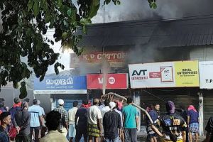 കോഴിക്കോട് മൊബൈൽ കടയിൽ തീപിടിത്തം: ലക്ഷങ്ങളുടെ നഷ്ടം