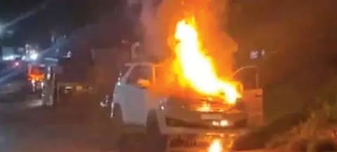 ന്യൂമാഹിയിൽ നിർത്തിയിട്ട കാർ ഭാഗികമായി കത്തിനശിച്ചു; യാത്രക്കാർ രക്ഷപ്പെട്ടു