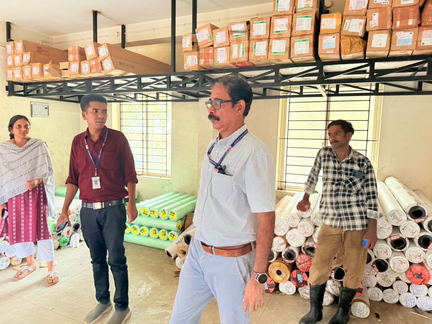 കോഴിക്കോട് ജില്ലയിലെ  വൻകിട പ്രിന്റിംഗ് വില്പന സംഭരണ കേന്ദ്രങ്ങളിൽ  തദ്ദേശ സ്വയം ഭരണ  വകുപ്പ് ഇന്റെർണൽ വിജിലൻസ് ഓഫീസർ  ടി. ഷാഹുൽ ഹമീദിന്റെ നേതൃത്വത്തിൽ പരിശോധന  നടത്തി