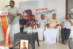 ഇ.വി.ശ്രീധരന്‍ വാര്‍ഷികദിനം ;  സൗഹൃദ കൂട്ടായ്‌മയുടെ നേതൃത്വത്തിൽ അനുസ്മരണം നടത്തി